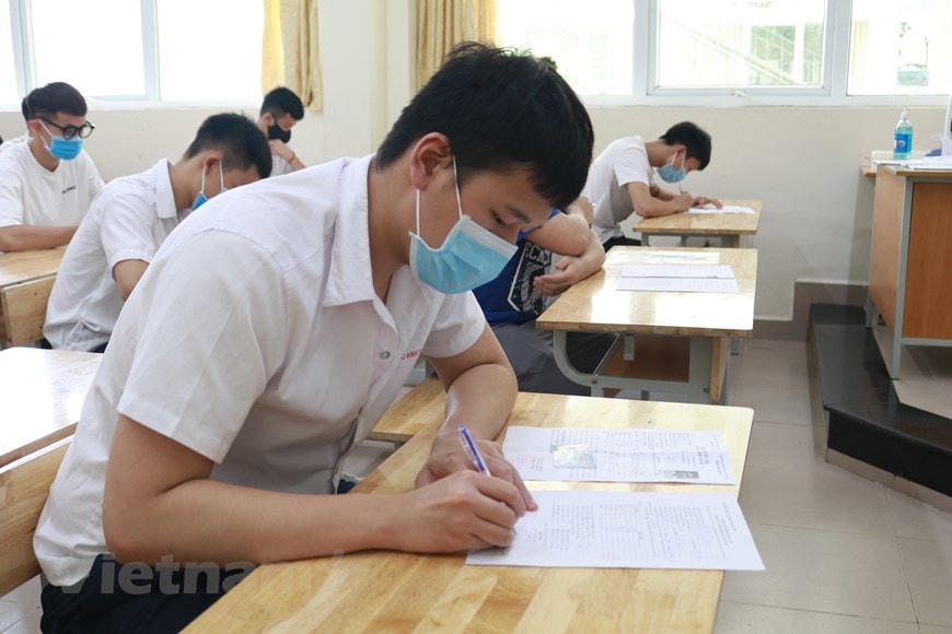 [Ảnh] Thi tốt nghiệp THPT ở nơi có ca nhiễm Covid-19 mới tại Hà Nội