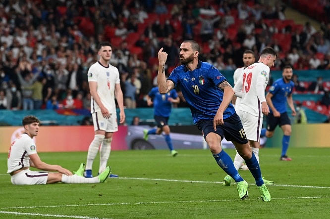 Bonucci ăn mừng bàn thắng.