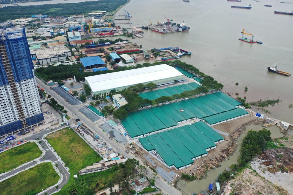 Trung tâm hồi sức Bệnh viện Bạch Mai đặt tại Bệnh viện dã chiến số 16 (quận 7), quy mô 500 giường. Ảnh: Tuổi Trẻ.