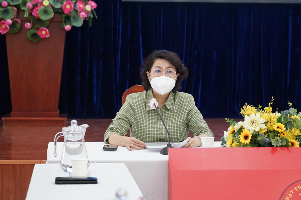 Bà Tô Thị Bích Châu, Chủ tịch Ủy ban MTTQ Việt Nam TP HCM phát biểu tại buổi tiếp nhận máy ECMO.
