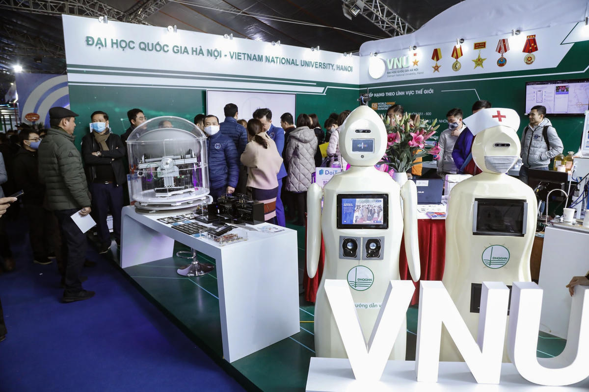 Robot là những sản phẩm công nghệ được nhiều người quan tâm.