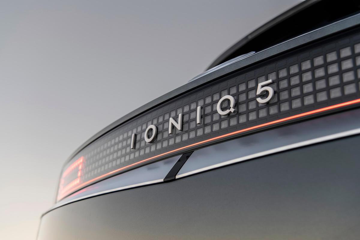 IONIQ 5 - Không chỉ thân thiện môi trường mà còn thời trang