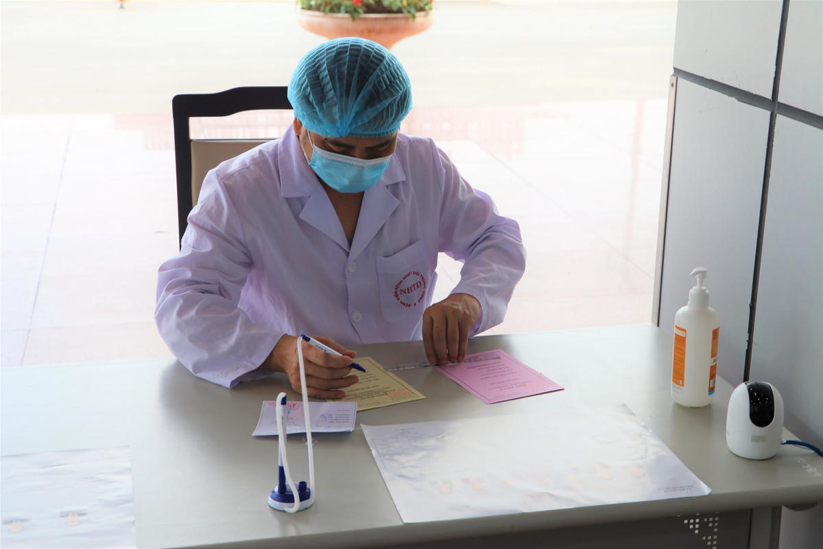 [ẢNH] 705 cử tri BV Bệnh Nhiệt đới Trung ương cơ sở 2 đi bầu cử