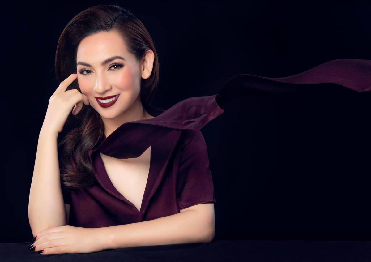 Từ khi ra đời, Phi Nhung đã chịu nhiều thiệt thòi so với bạn bè cùng trang lứa.