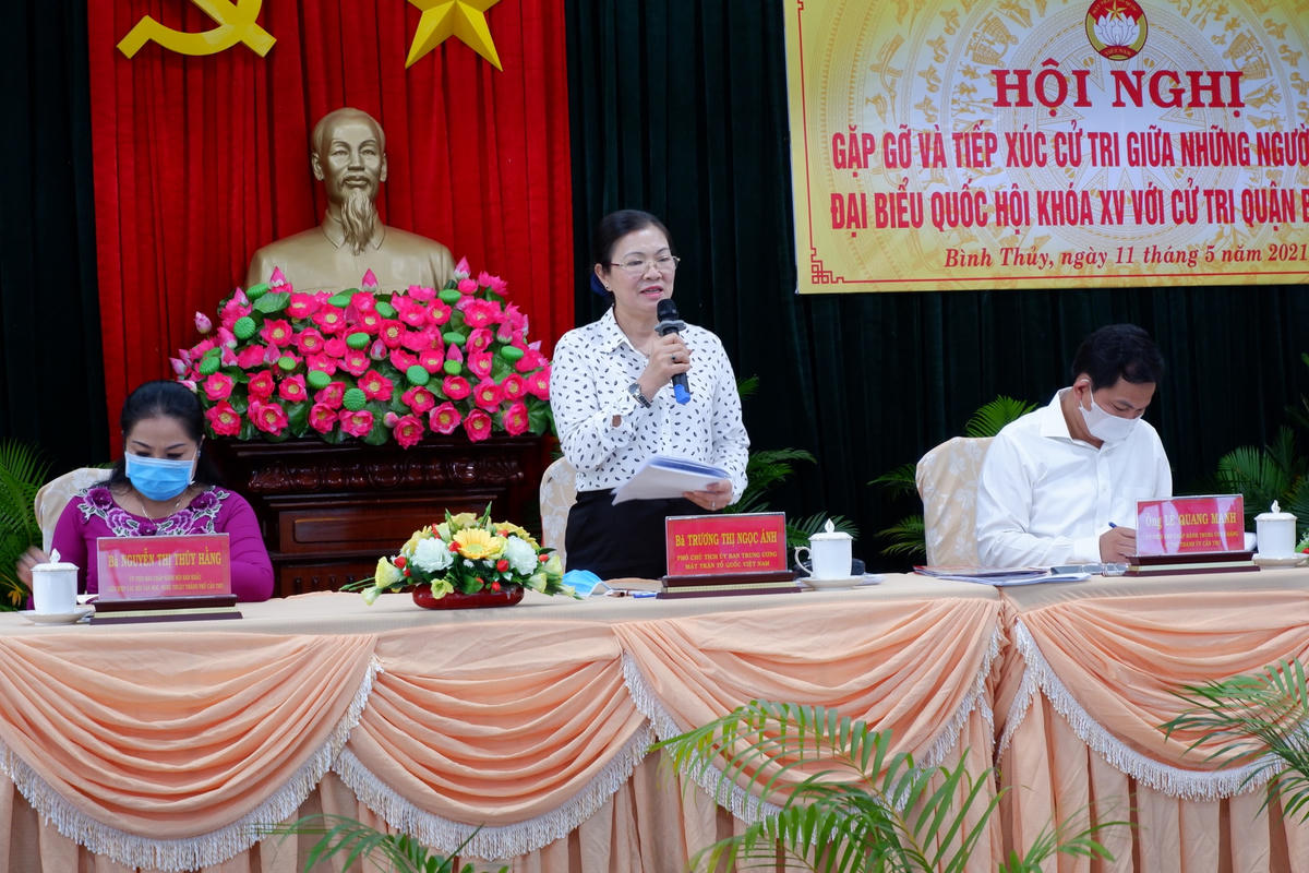 Phó Chủ tịch UBTƯ MTTQ Việt Nam Trương Thị Ngọc Ánh phát biểu tại Hội nghị tiếp xúc cử tri quận Bình Thuỷ, Cần Thơ.
