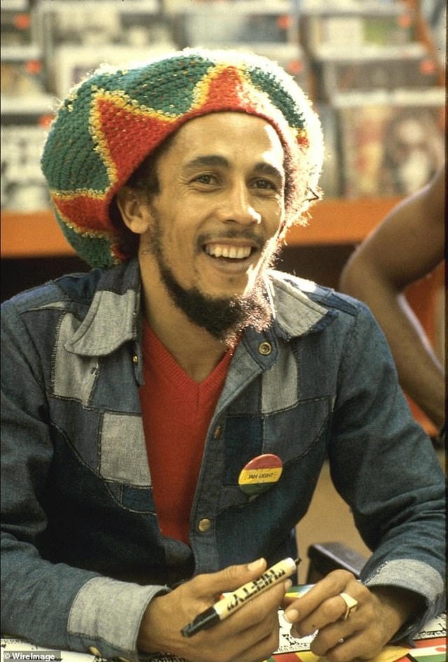 Nam ca sĩ Bob Marley.  