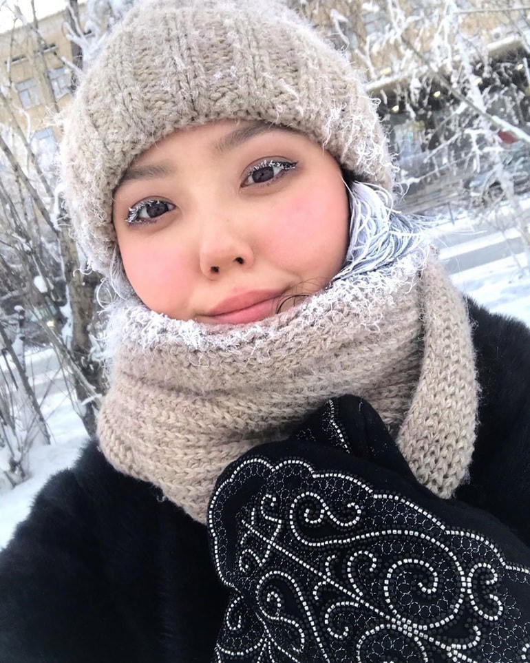 Mọi thứ ở Yakutia sẽ đóng băng nếu tiếp xúc với không khí vào mùa đông, kể cả lông mi (Ảnh: RBTH).