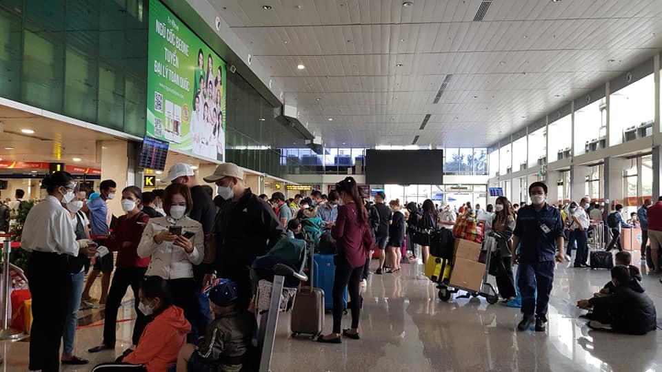 Dù đông hơn thời gian gần đây nhưng so với tết Nguyên Đán các năm trước, lượng hành khách cũng ít hơn khá nhiều.