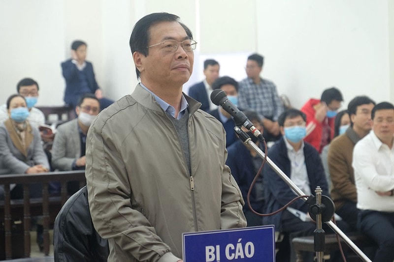 Bị cáo Vũ Huy Hoàng trước tòa.