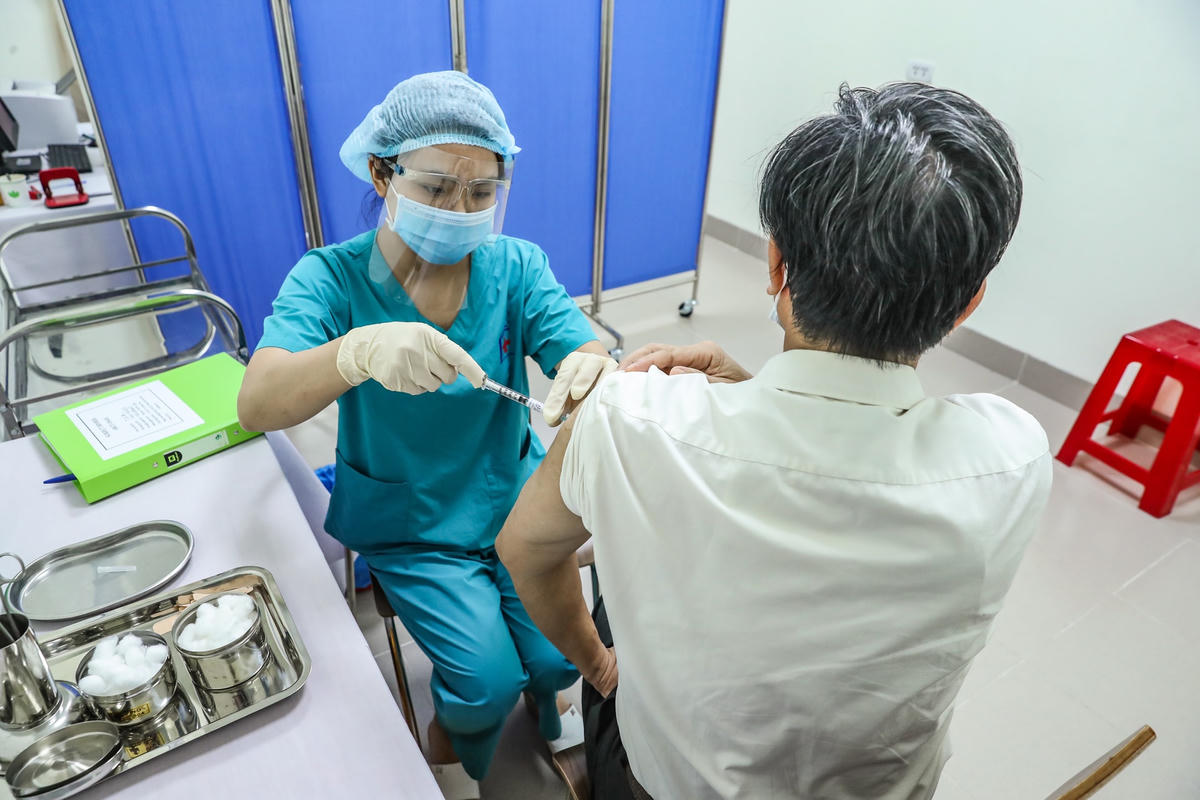 Hà Nội đẩy nhanh tiến độ tiêm vaccine phòng Covid-19. Ảnh: Quang Vinh.