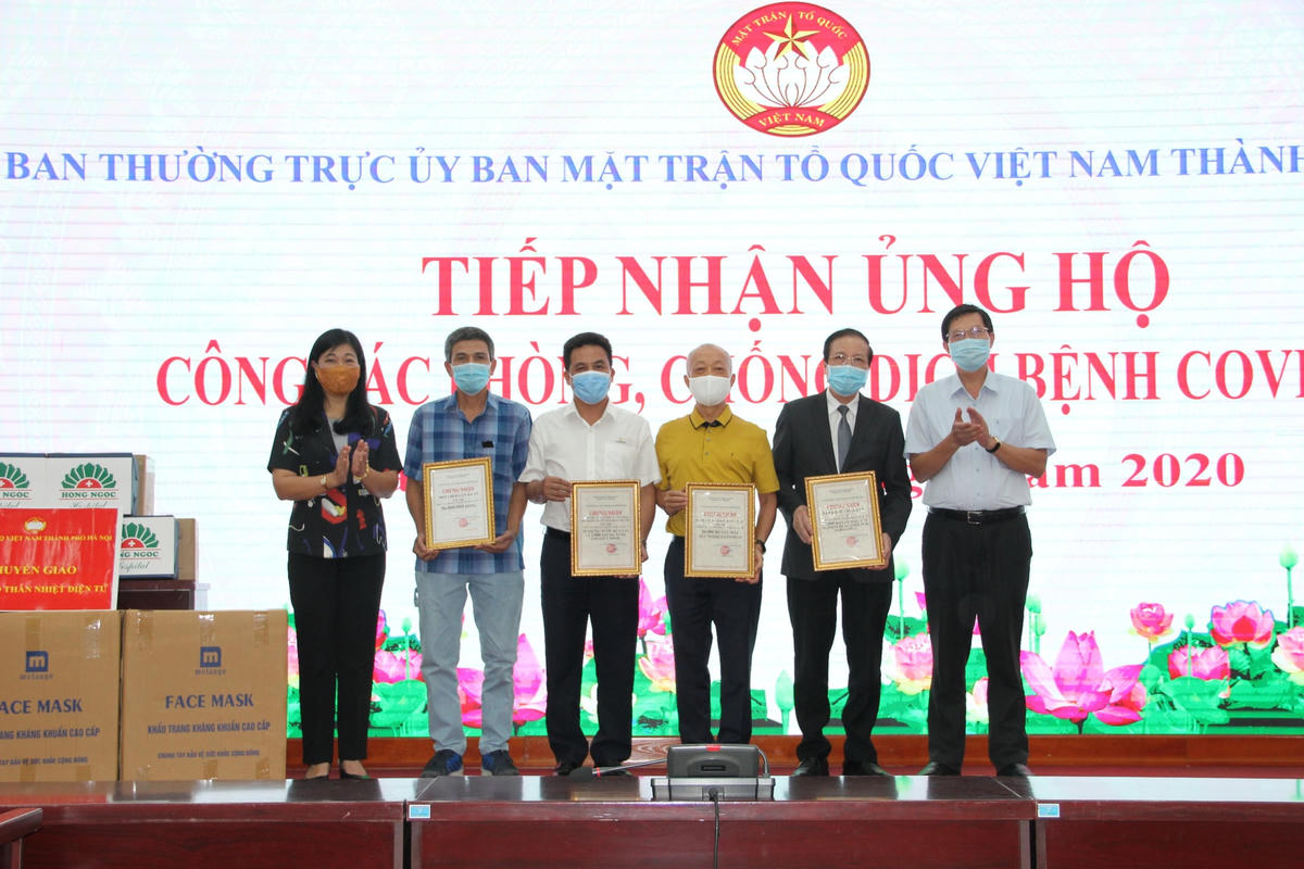 Quang cảnh lễ tiếp nhận.