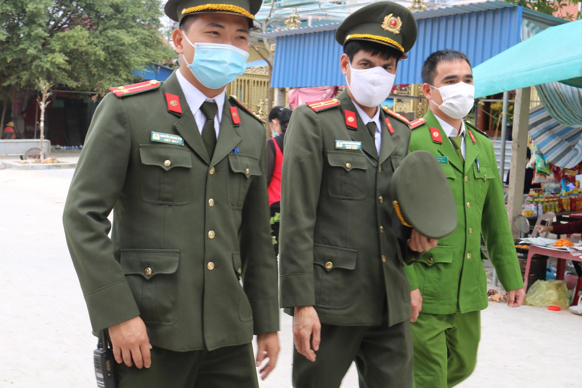 Lực lượng chức năng liên tục tuần tra, nhắc nhở.