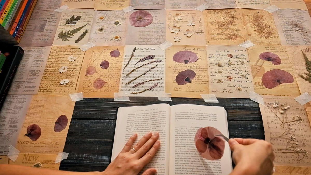 Mỗi thành phẩm chị Tâm làm đều truyền tải một câu chuyện, đặc biệt là tác phẩm chị làm cho bản thân, cho chồng. Ảnh: NVCC. 