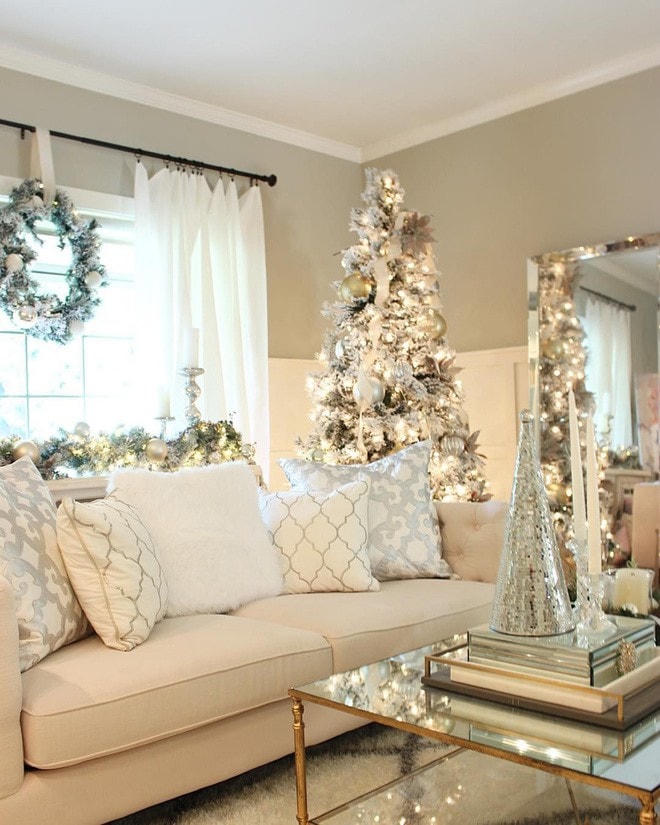 [ẢNH] Trang trí cây thông Noel lộng lẫy trong đêm Giáng sinh