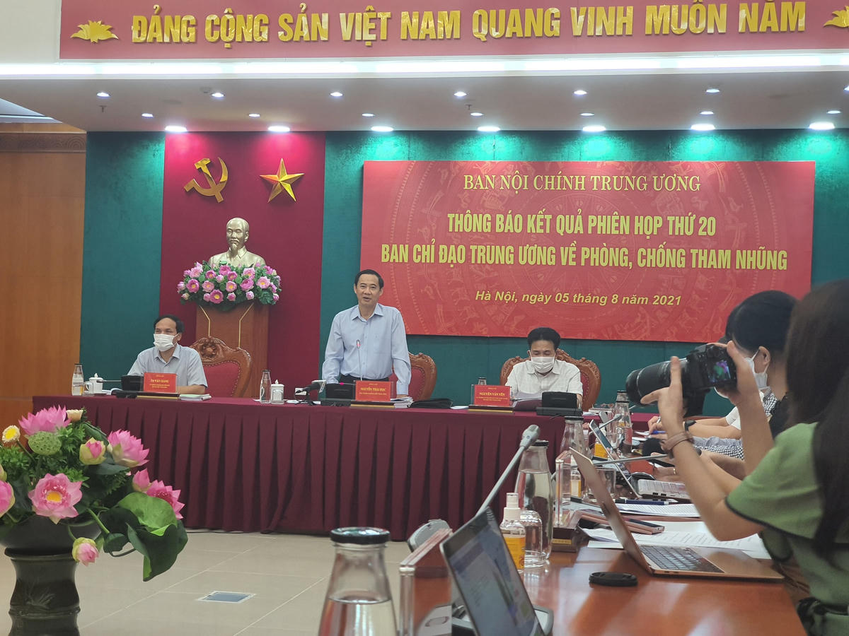 Phó Trưởng ban Nội chính Trung ương Nguyễn Thái Học phát biểu tại họp báo.