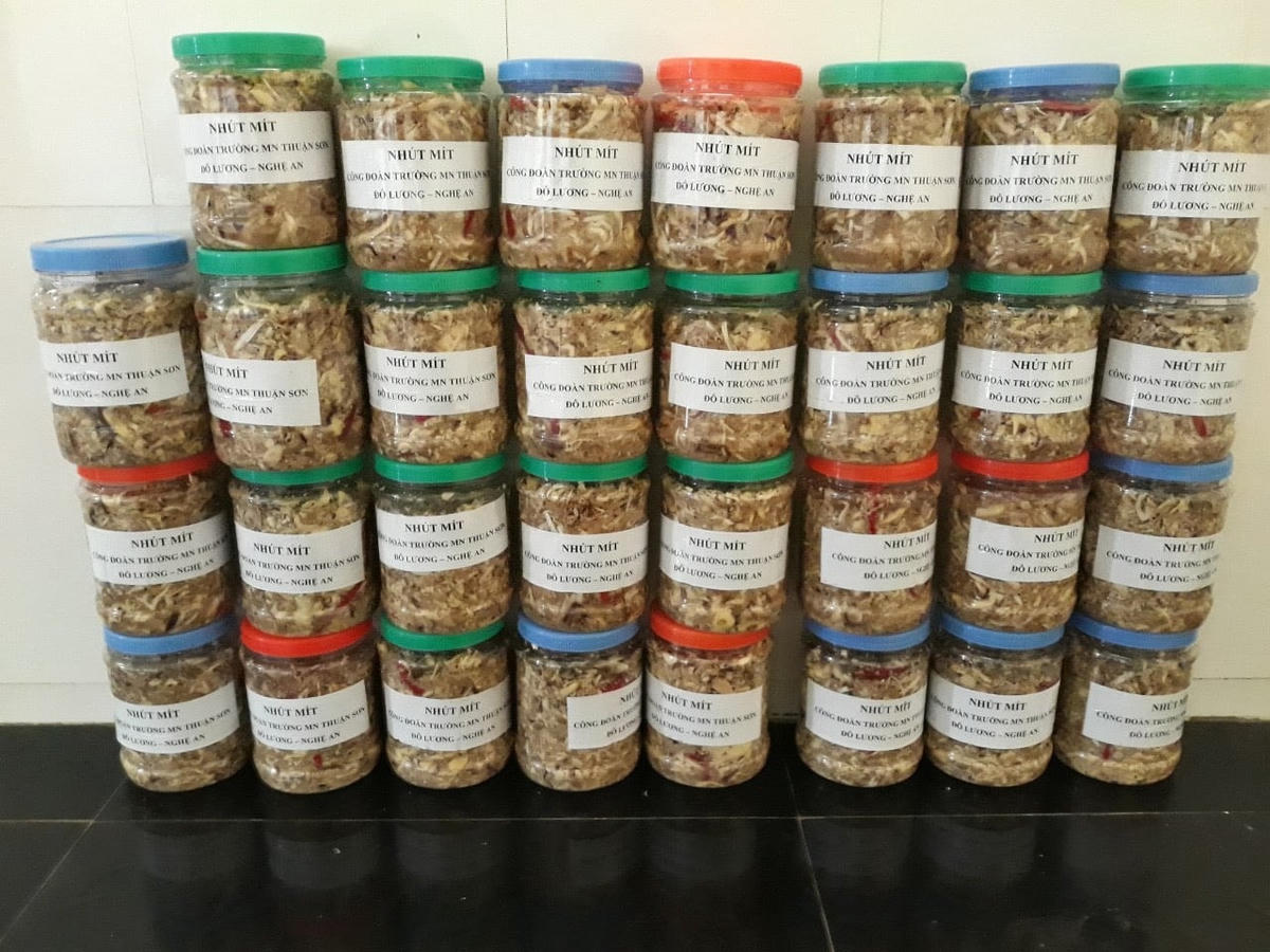 Nhút mít của nhân dân huyện Đô Lương (Nghệ An) gửi tặng nhân dân thành phố mang tên Bác.