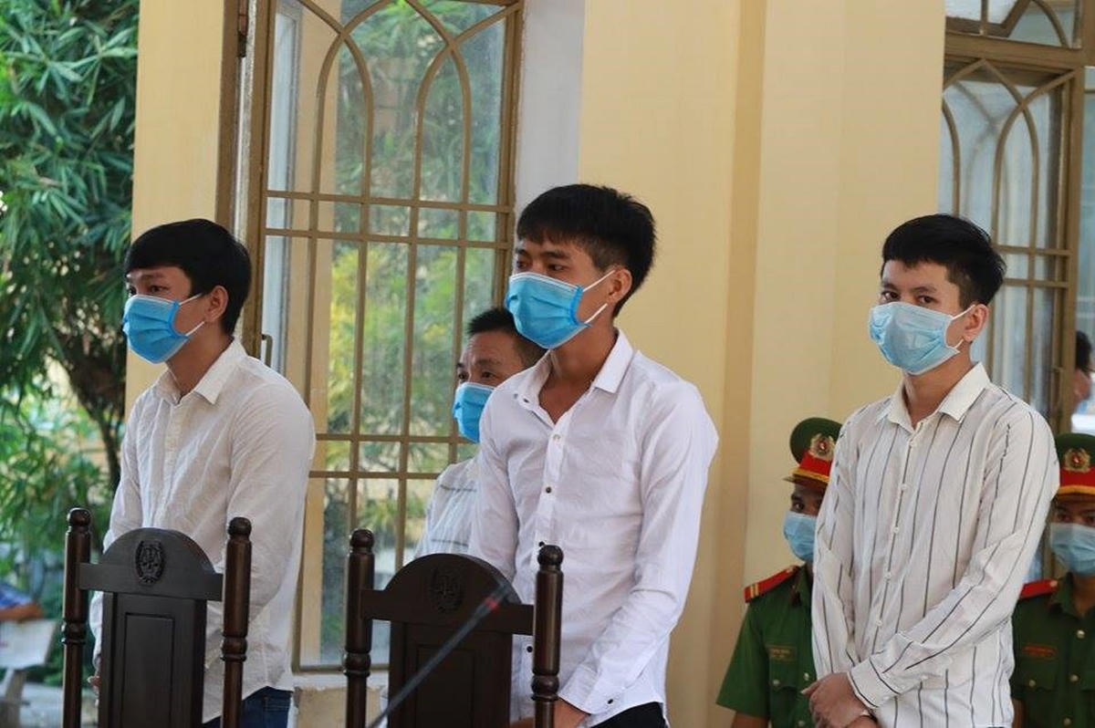 Các bị cáo tại TAND tỉnh Quảng Nam.