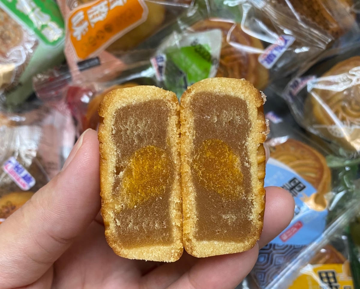 Giá các loại bánh chỉ chưa tới 3 nghìn đồngchiếc.