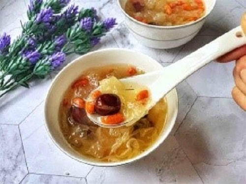 Chè ngân nhĩ kỷ tử.