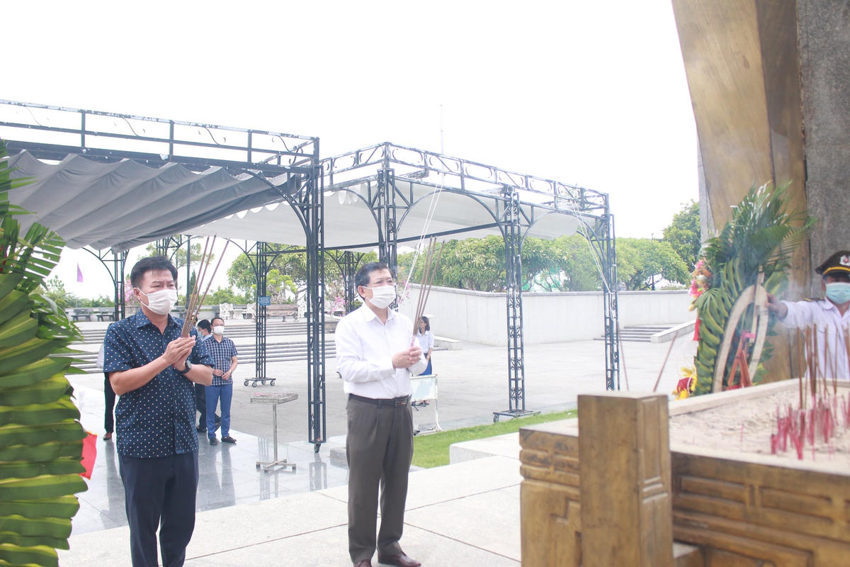 Tri ân công lao của các anh hùng liệt sĩ và người có công với cách mạng 