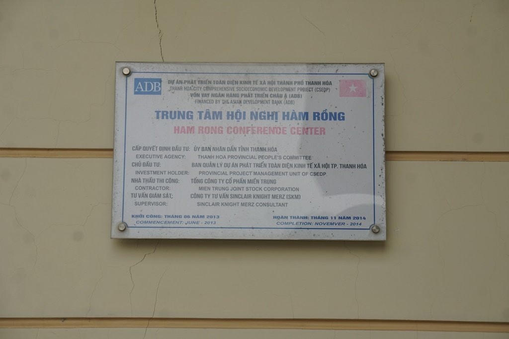 Công trình có nguồn vốn vay từ Ngân hàng phát triển châu Á (ADB), vốn đối ứng của Chính phủ Việt Nam với tổng chi phí gần 160 tỷ đồng do Ban quản lý Dự án phát triển toàn diện Kinh tế xã hội TP Thanh Hóa (còn gọi là CSEDP) làm chủ đầu tư. Đơn vị thi công là Tổng Công ty cổ phần Miền Trung (Thanh Hóa).  
