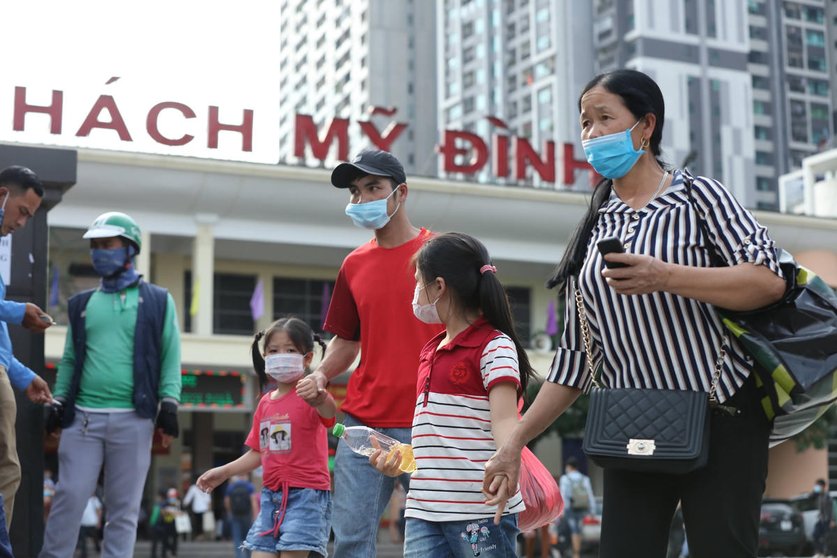 Những dịp nghỉ lễ, lượng hành khách di chuyển từ các thành phố lớn về quê và khách du lịch tăng cao.Ảnh: Quang Vinh