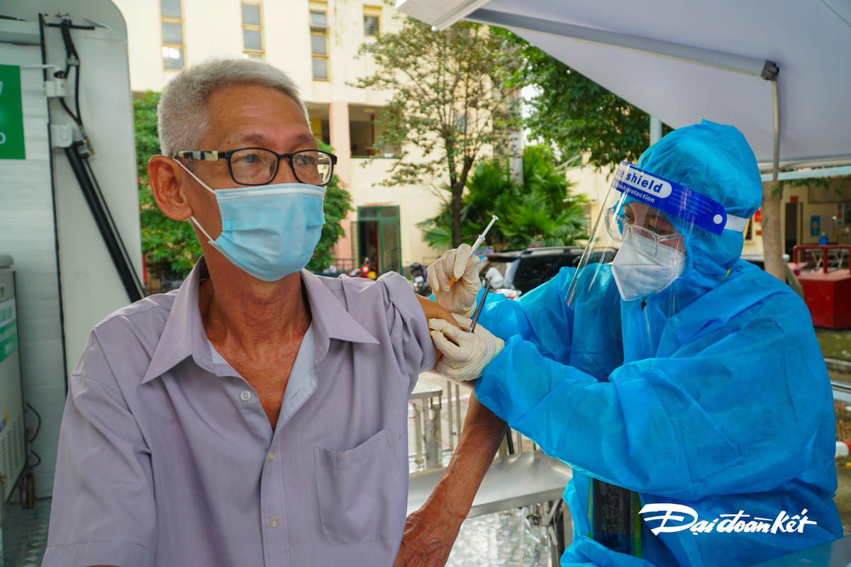 Bộ Y tế phân bổ thêm 30.000 liều vaccine Astra Zeneca cho tỉnh Bà Rịa - Vũng Tàu. Ảnh: Hữu Vinh.