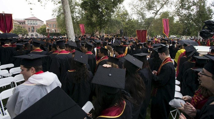 Lễ tốt nghiệp cho sinh viên tại Đại học Nam California, Los Angeles. Ảnh: Reuters. 