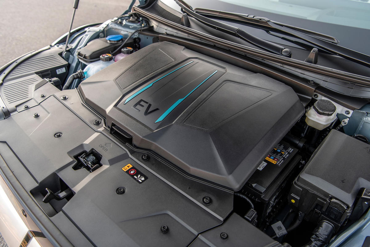 IONIQ 5 - Không chỉ thân thiện môi trường mà còn thời trang