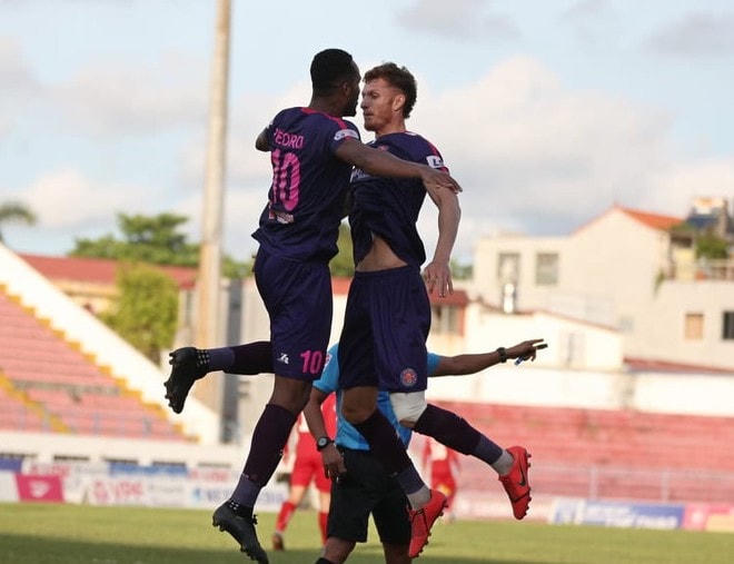 Sài Gòn FC vươn lên đầu Bảng xếp hạng.
