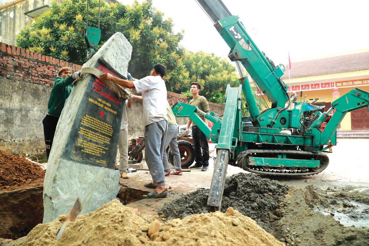 Lễ  khởi công đặt bia lưu niệm Báo Cứu Quốc - Giải Phóng - Đại Đoàn Kết tại xã Đông Xuân (huyện Sóc Sơn, Hà Nội).  