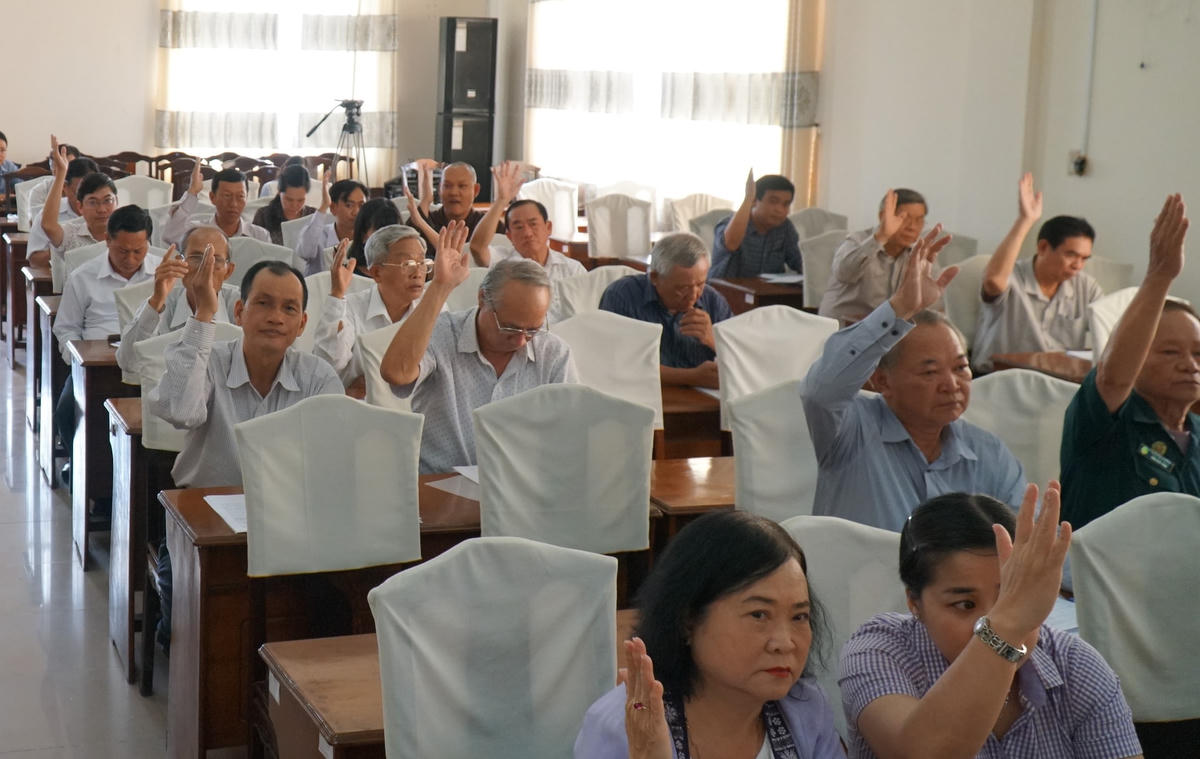 Các đại biểu tại hội nghị thống nhất cao với danh sách ĐBQH và HĐND nhiệm kỳ 2021-2026.  