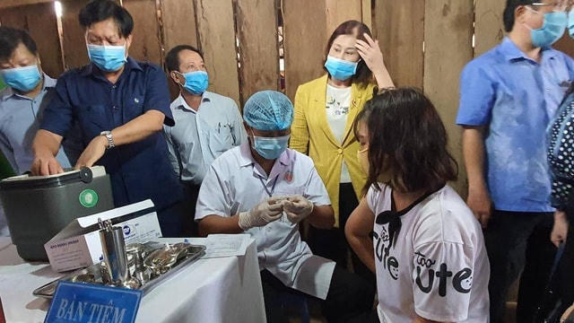 Tiêm phòng vaccine bệnh bạch hầu. Ảnh minh họa.
