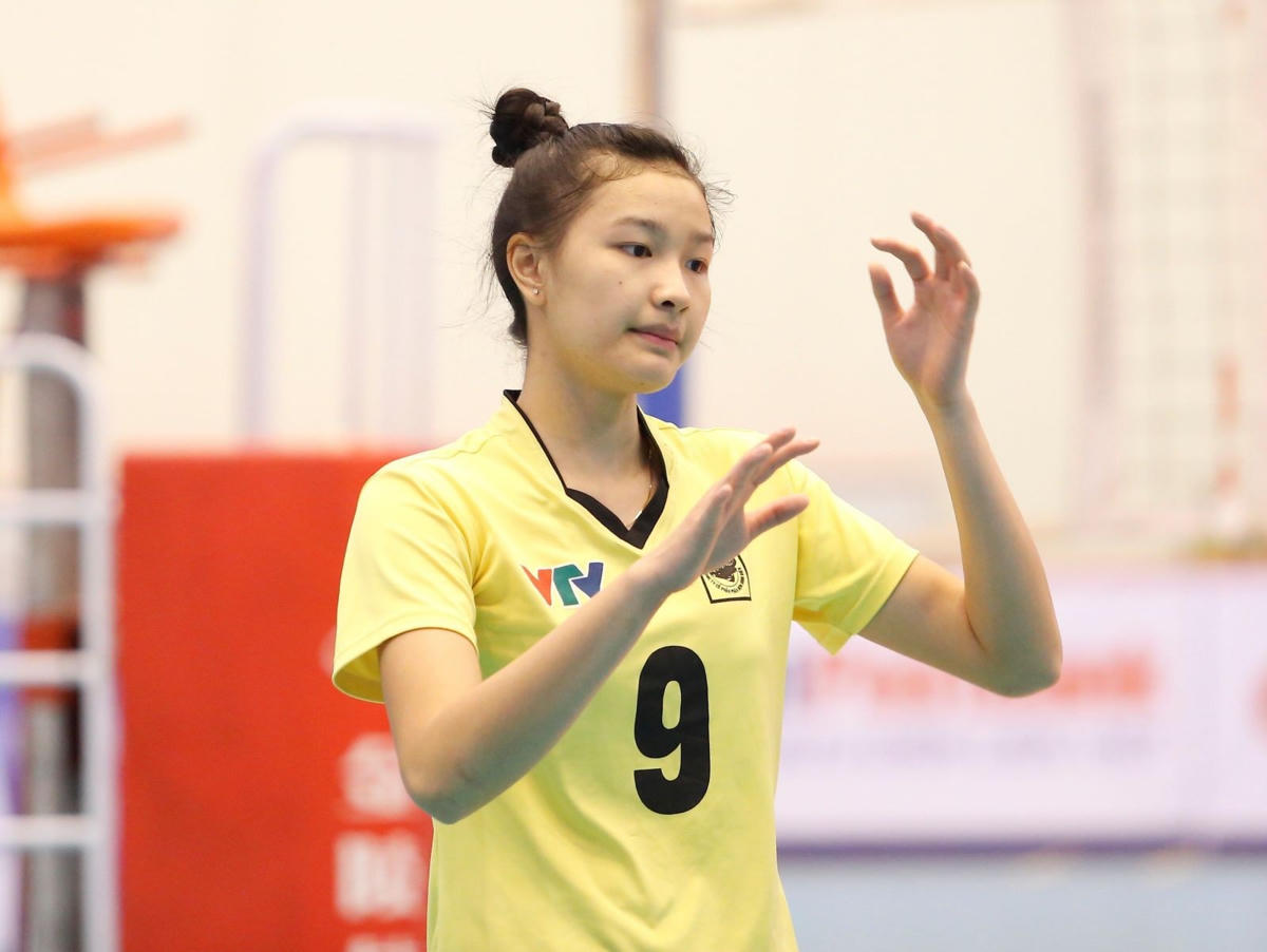 Đặng Thị Kim Thanh sinh năm 1999, cao 1m78, nặng 60kg. Hiện tại, vận động viên sinh năm 1999 này đang khoác áo CLB VTV Bình Điền Long An.