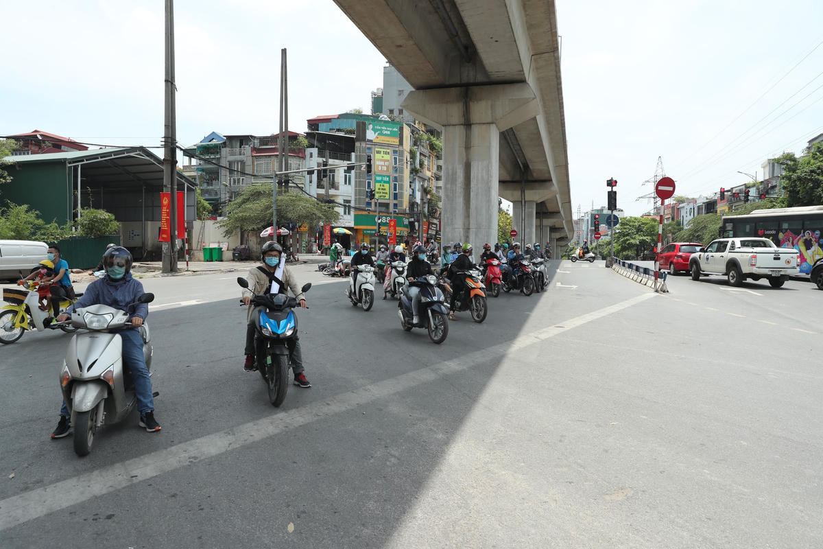 Nắng nóng gay gắt kéo dài tại Thủ đô Hà Nội. Ảnh: Quang Vinh.
