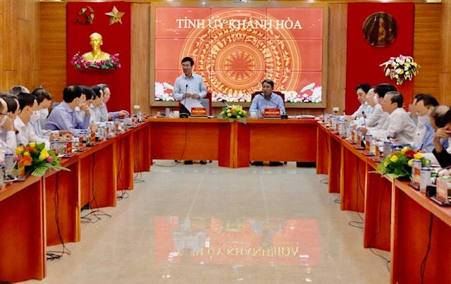 Ông Võ Văn Thưởng, Ủy viên Bộ Chính trị, Thường trực Ban Bí thư làm việc với Ban Thường vụ Tỉnh ủy Khánh Hòa.