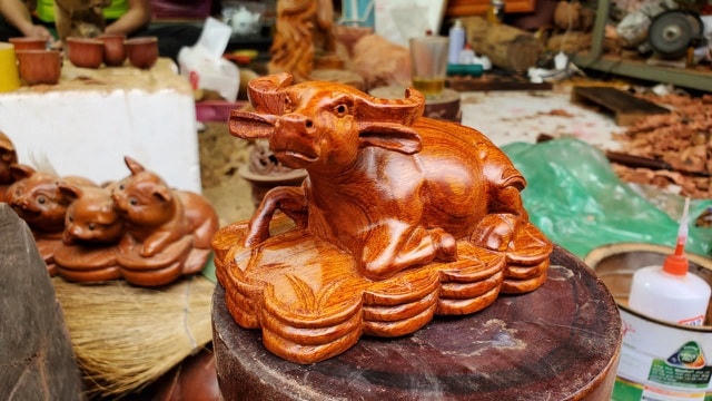Trâu thường được làm từ gỗ hương.  