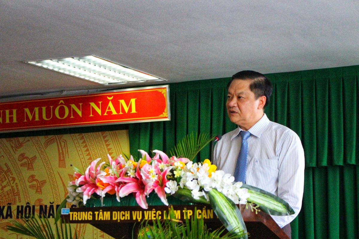 Ông Dương Tấn Hiển Phó Chủ tịch UBND TP Cần Thơ phát biểu tại hội nghị.