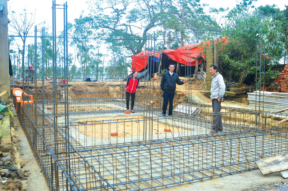 Những ngôi nhà được xây dựng kiên cố từ sự hỗ trợ của Mặt trận các cấp và cộng đồng xã hội.