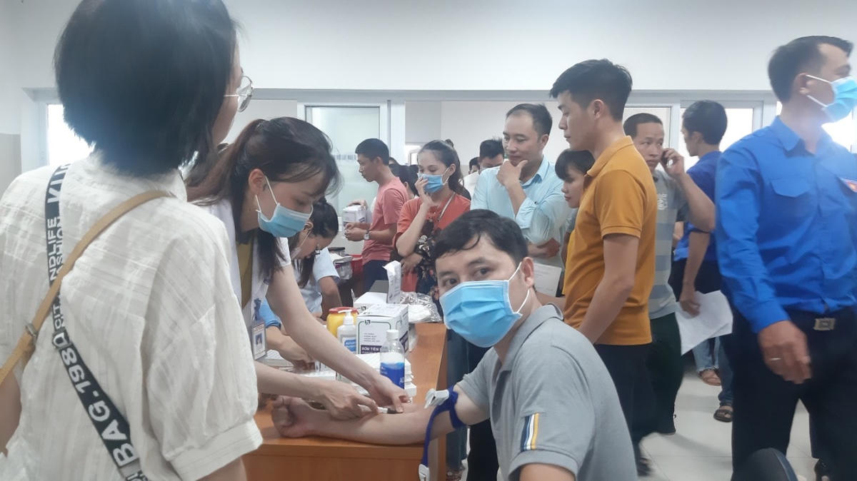 Xét nghiệm máu.