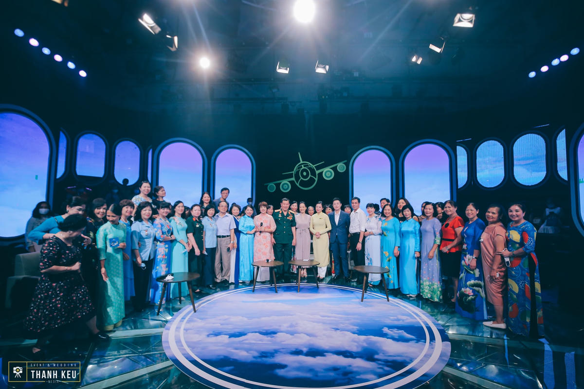 Các khách mời tham gia chương trình.