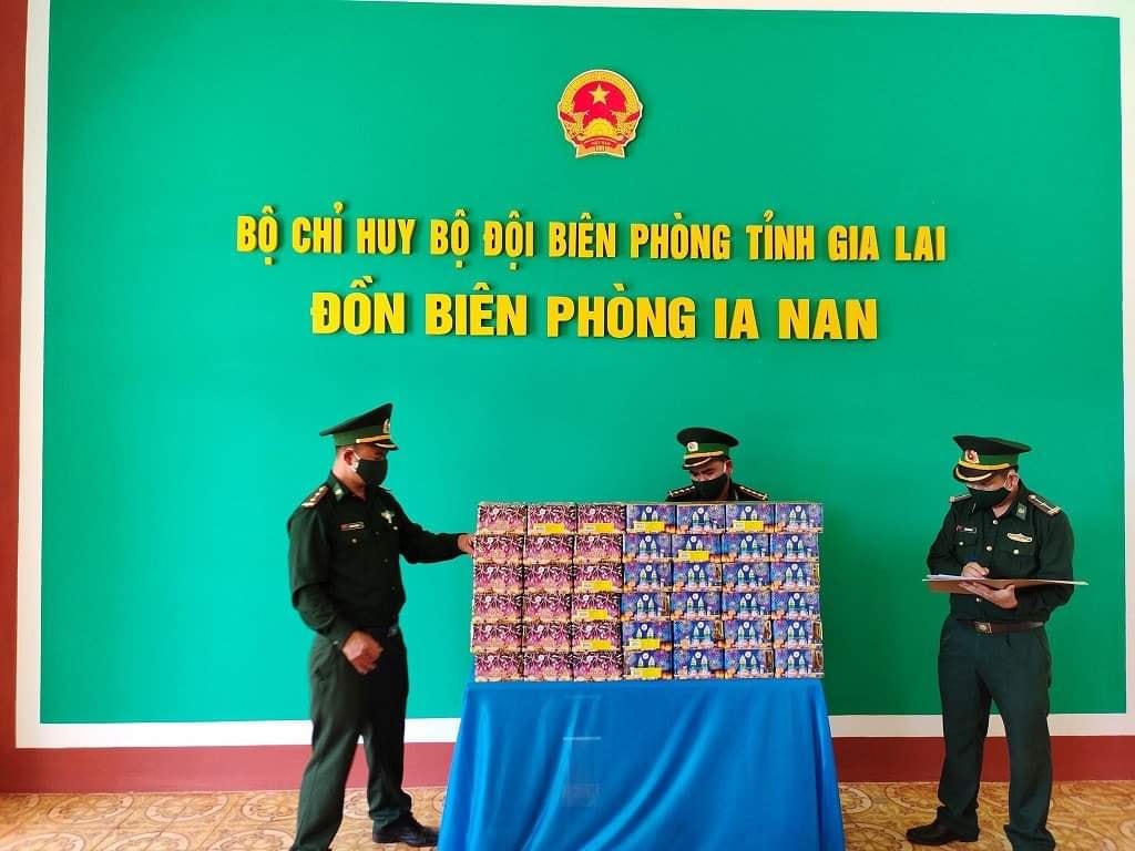 Khoảng 60 kg pháo lậu lực lượng Biên phòng thu giữ được.