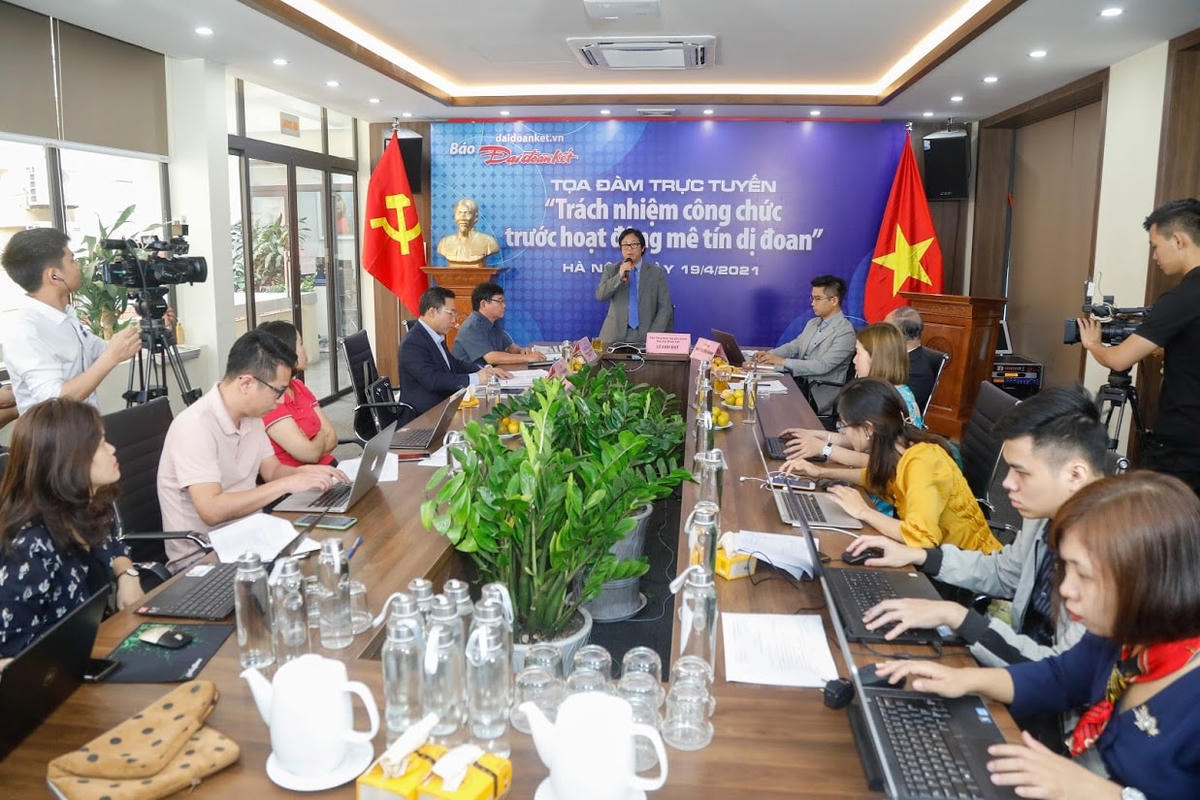 Quang cảnh buổi tọa đàm.