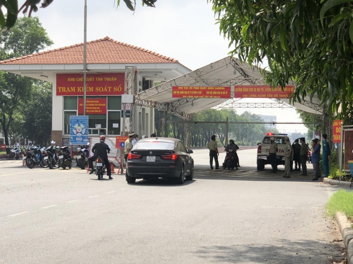Việc kiểm soát người dân đi lại giữa TP HCM và 4 tỉnh lân cận được nới lỏng để đón lao động trở lại làm việc.