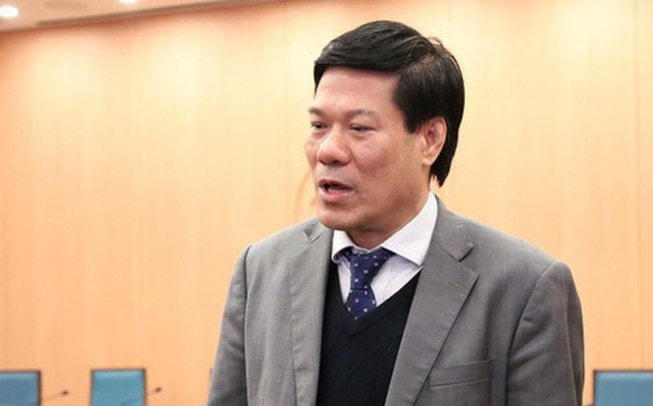 Giám đốc Trung tâm Kiểm soát bệnh tật (CDC) thành phố Hà Nội Nguyễn Nhật Cảm bị khởi tố, bắt giam do liên quan sai phạm trong mua sắm trang thiết bị y tế chống dịch.  