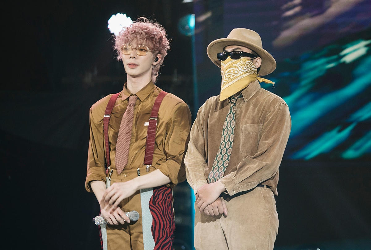 Erik với tạo hình khác lạ gây chú ý, trở lại phong cách máu lửa, nhiệt huyết với bản mashup Muộn rồi mà sao còn - Yêu 5.