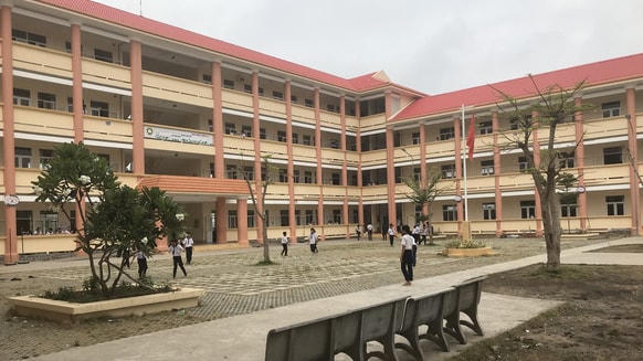 Trường THCS-THPT Tân Mỹ, nơi có nhiều học sinh lớp 6 đọc viết chưa rành. Ảnh: N.Tài.
