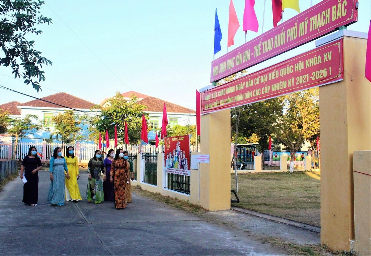 Cử tri Quảng Nam đi bầu cử.