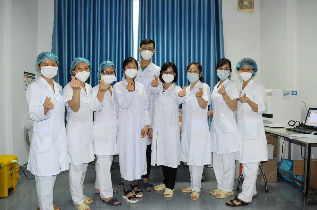 Các nhân viên y tế tích cực trong công tác phòng, chống dịch bệnh. Ảnh minh họa.