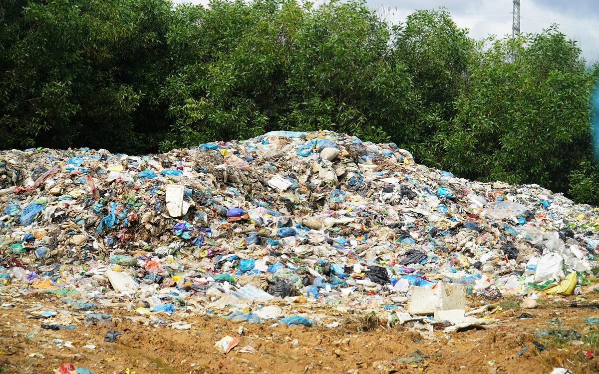 Một góc bãi rác thôn An Kim, xã Tịnh Giang.